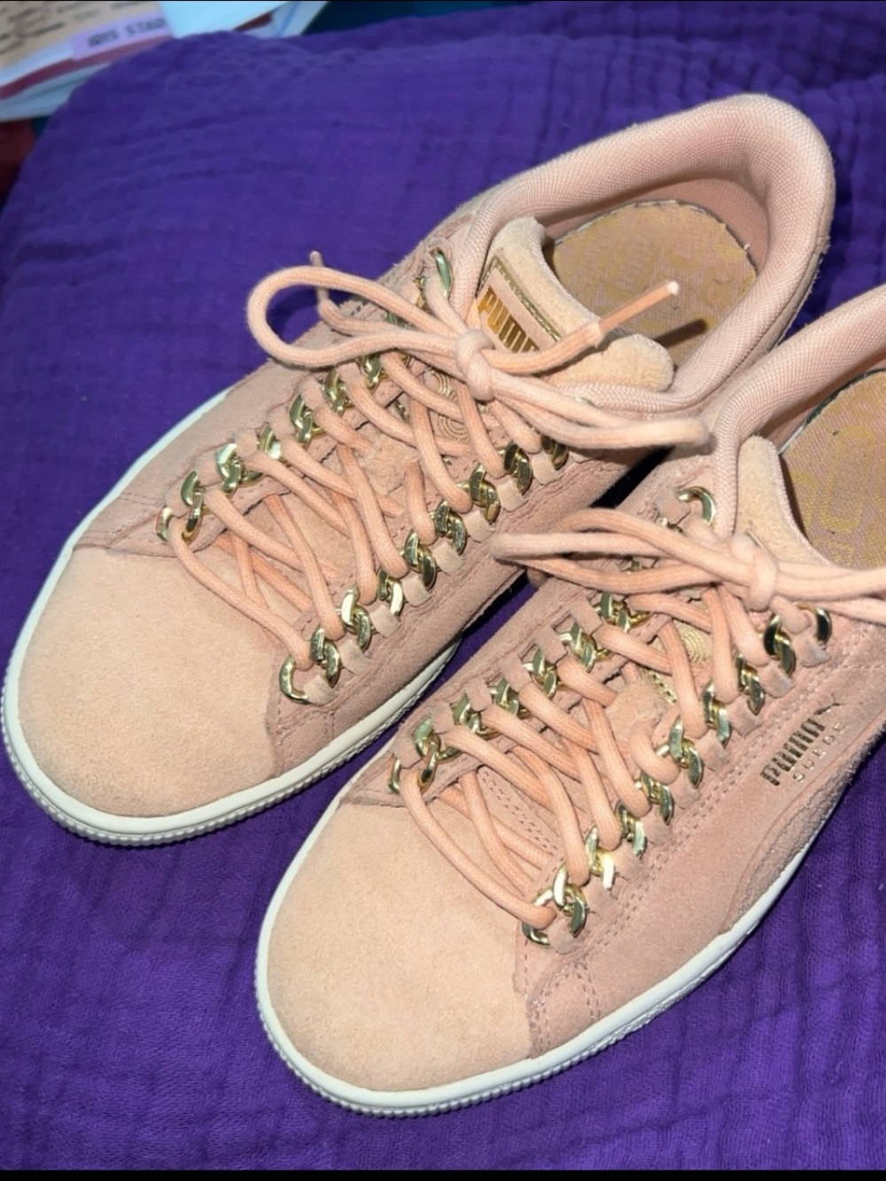 PUMA SUEDE CLASSIC X GOLD CHAIN SNEAKERS IN DUSTY CORAL/PUMA GOLD COLOR//SZ 6.5